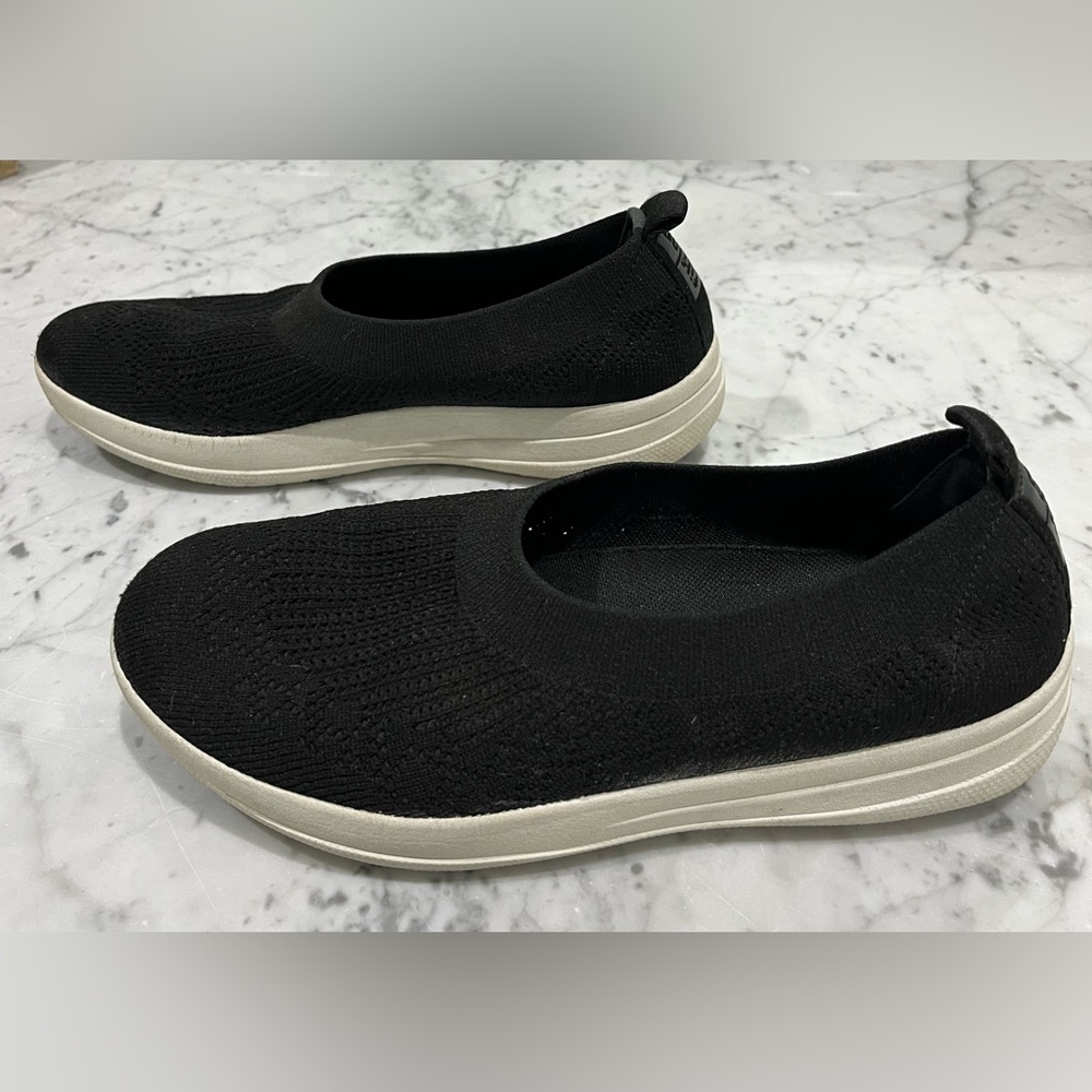 CLEARANCE -PRICED TO SELL Fitflop black/white uberknit lightweight shoes 8